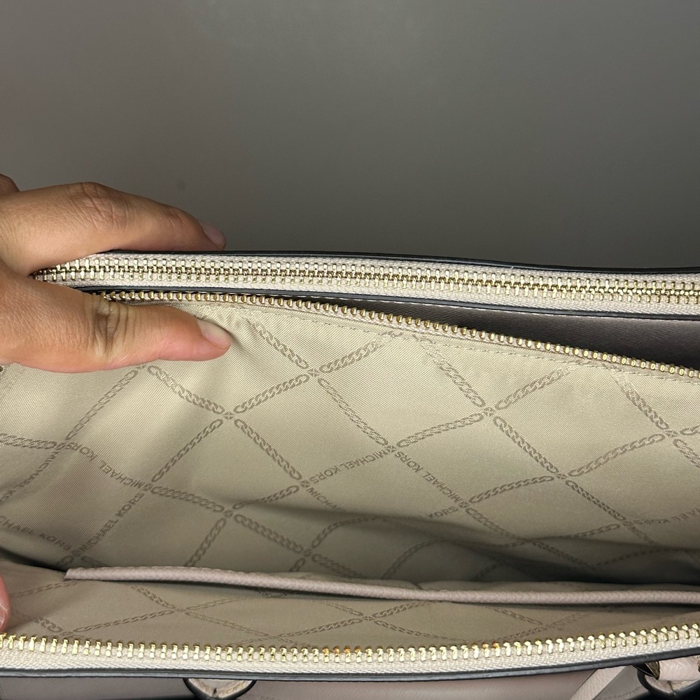 Michael Kors light pink Tote with Gold Accents and Structured Design - Picture 14 of 16